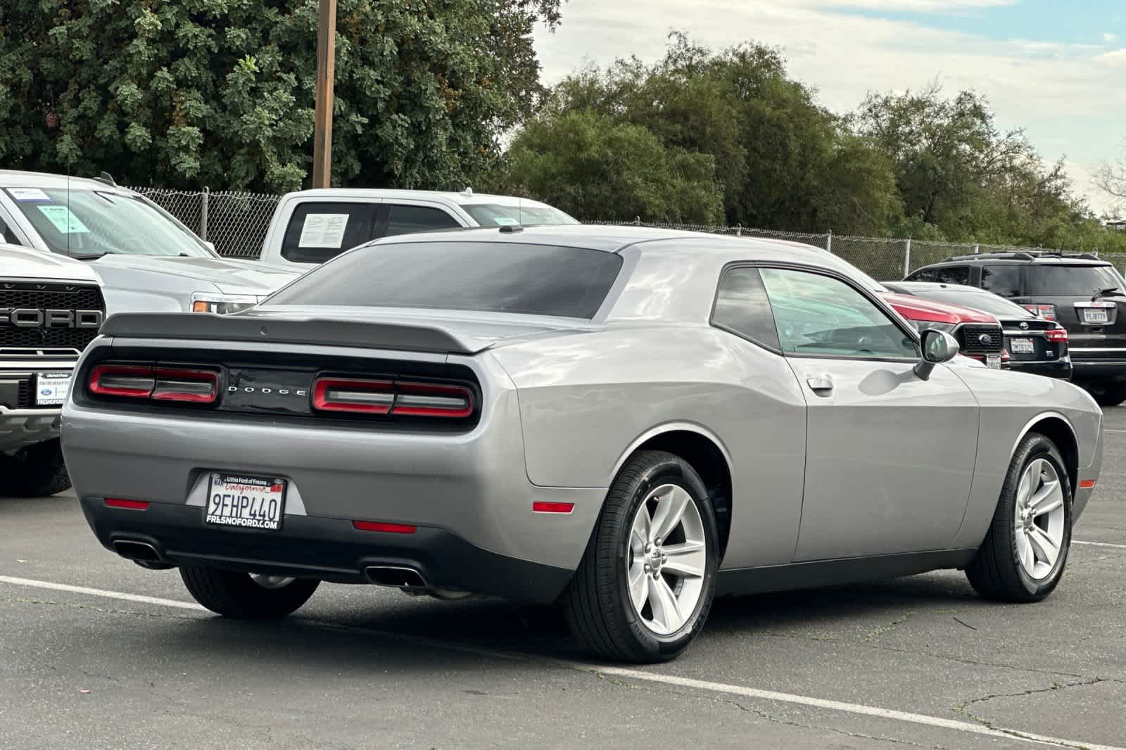 2018 Dodge Challenger SXT photo 2
