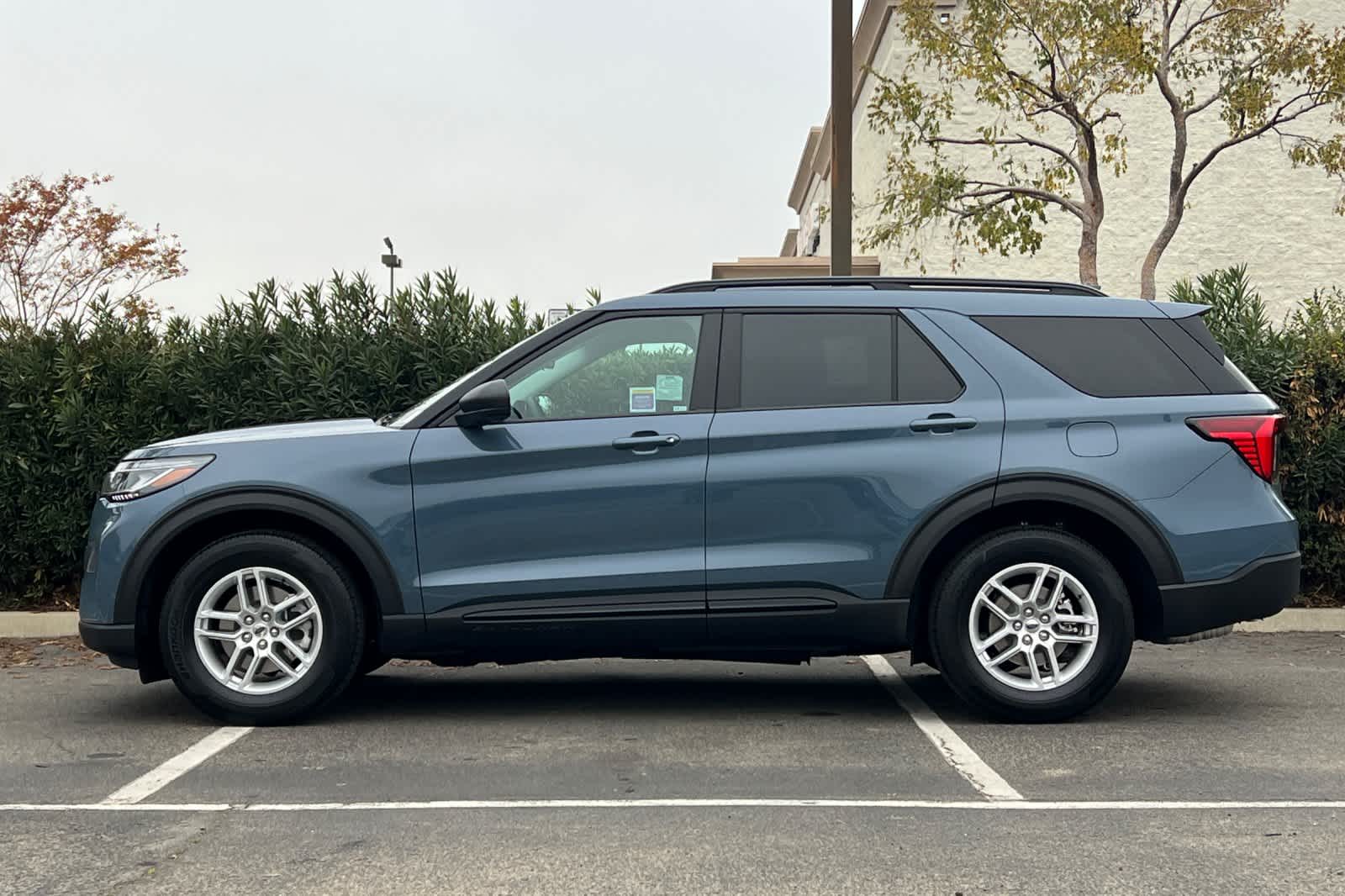 Thumbnail: 2026 Ford Explorer - 5