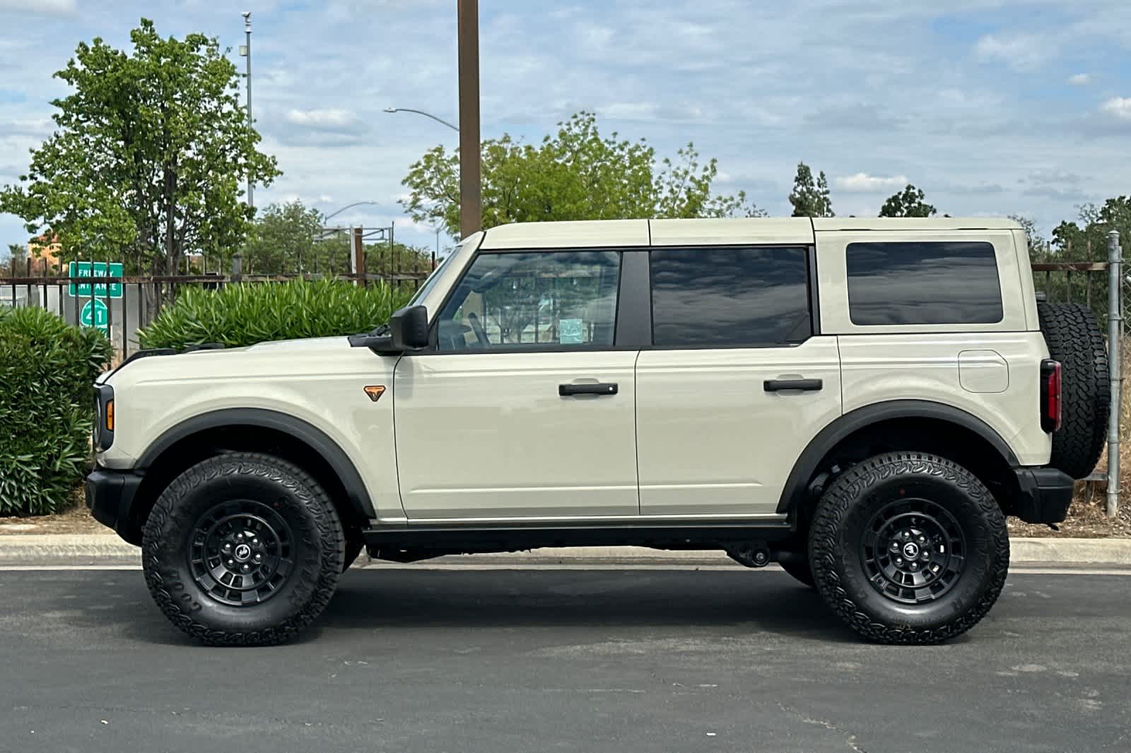 Thumbnail: 2026 Ford Bronco - 5