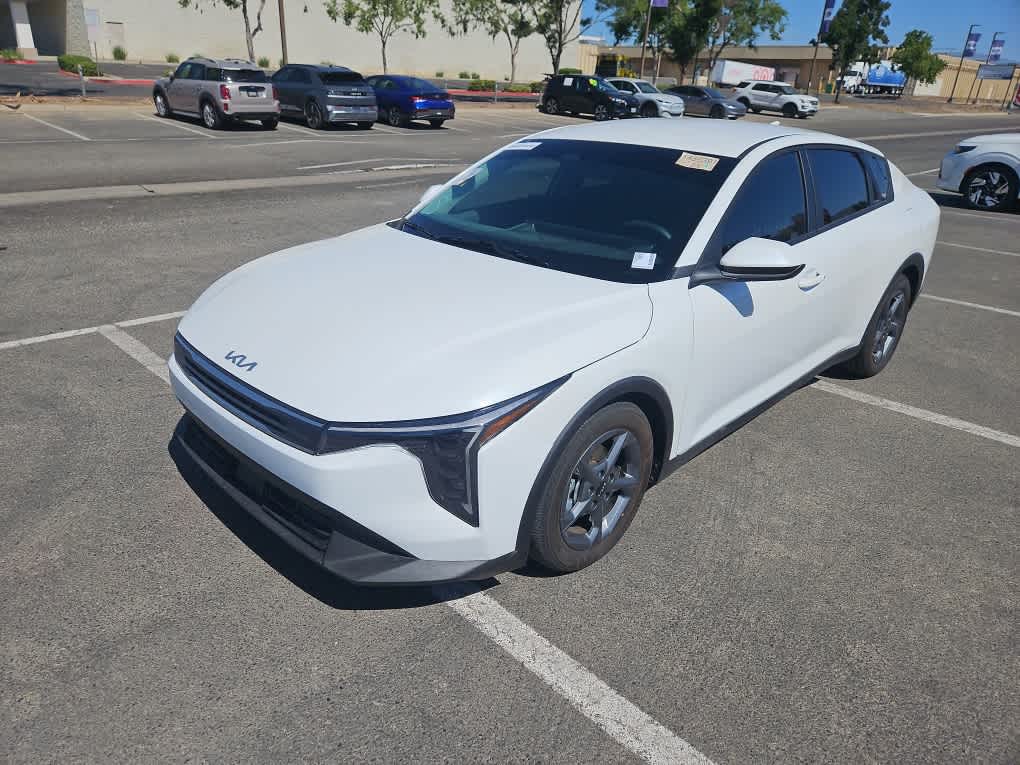 2025 Kia K4 LXS AT's photo