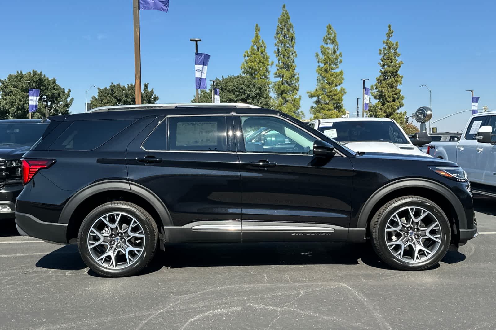 Thumbnail: 2025 Ford Explorer - 8