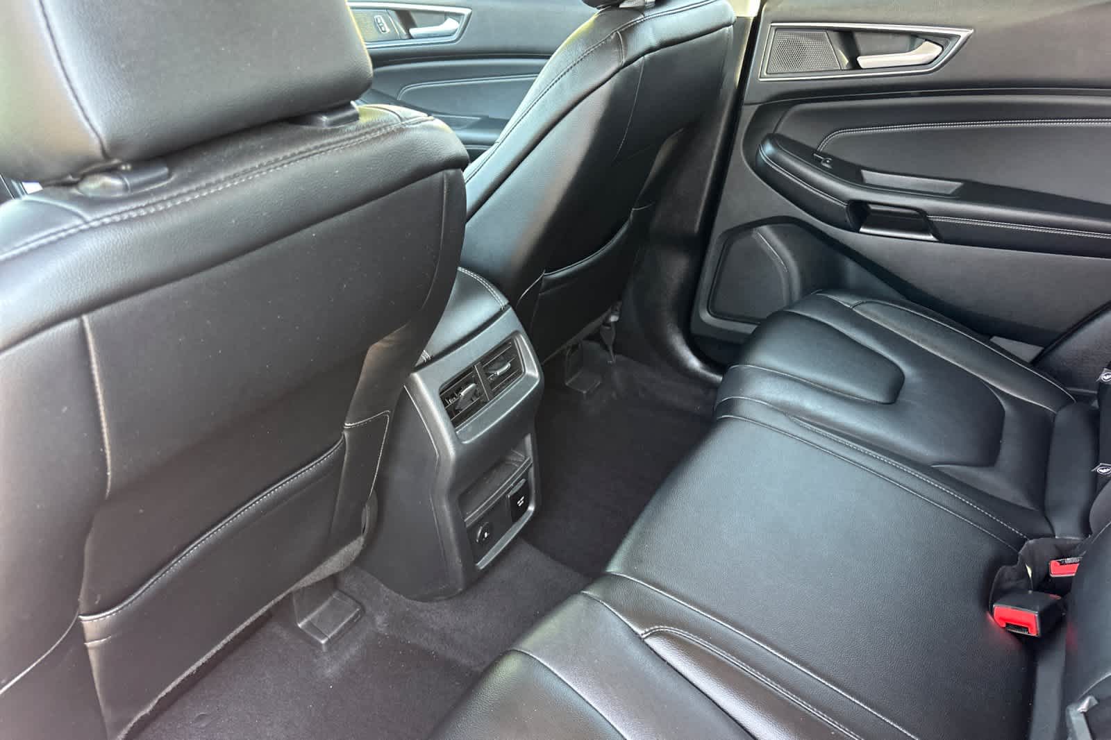 2022 Ford Edge Titanium photo 4