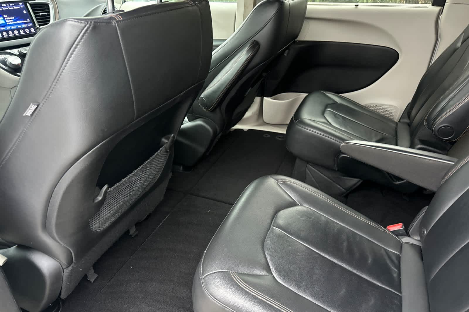 2017 Chrysler Pacifica Touring L photo 4