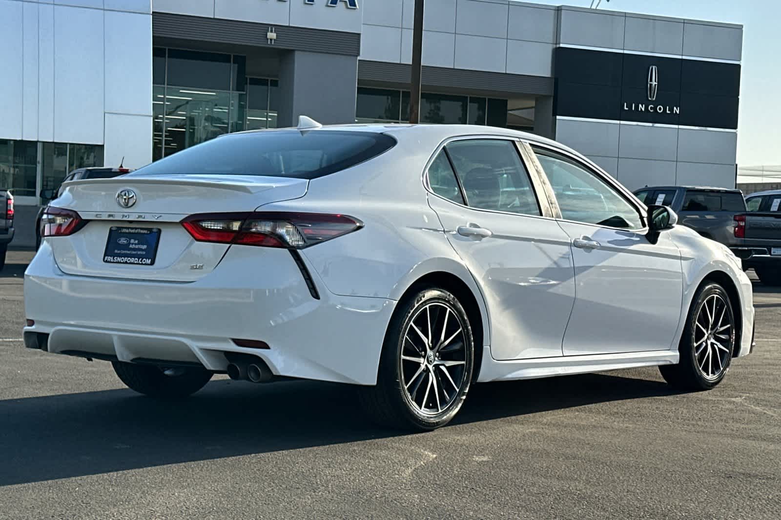2023 Toyota Camry SE photo 2