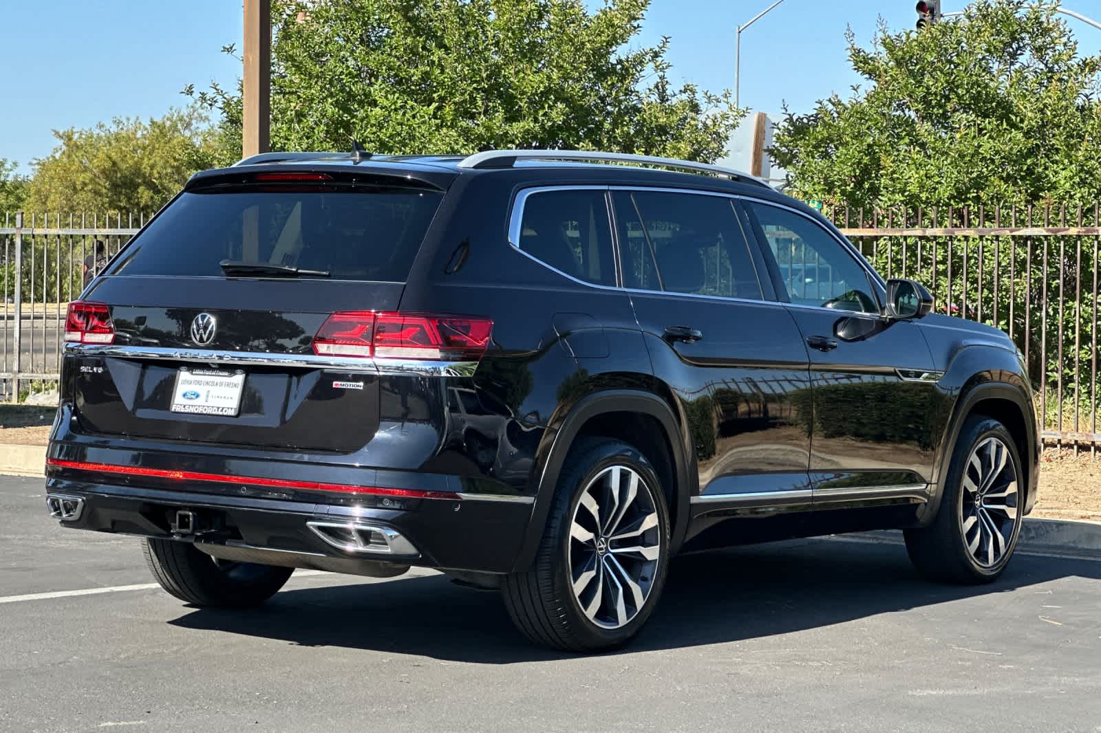 2021 Volkswagen Atlas SEL Premium R-Line photo 2
