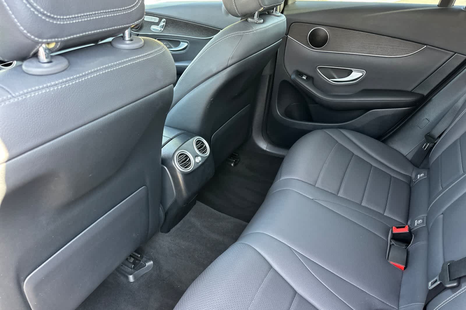2022 Mercedes Benz GLC 300 photo 4