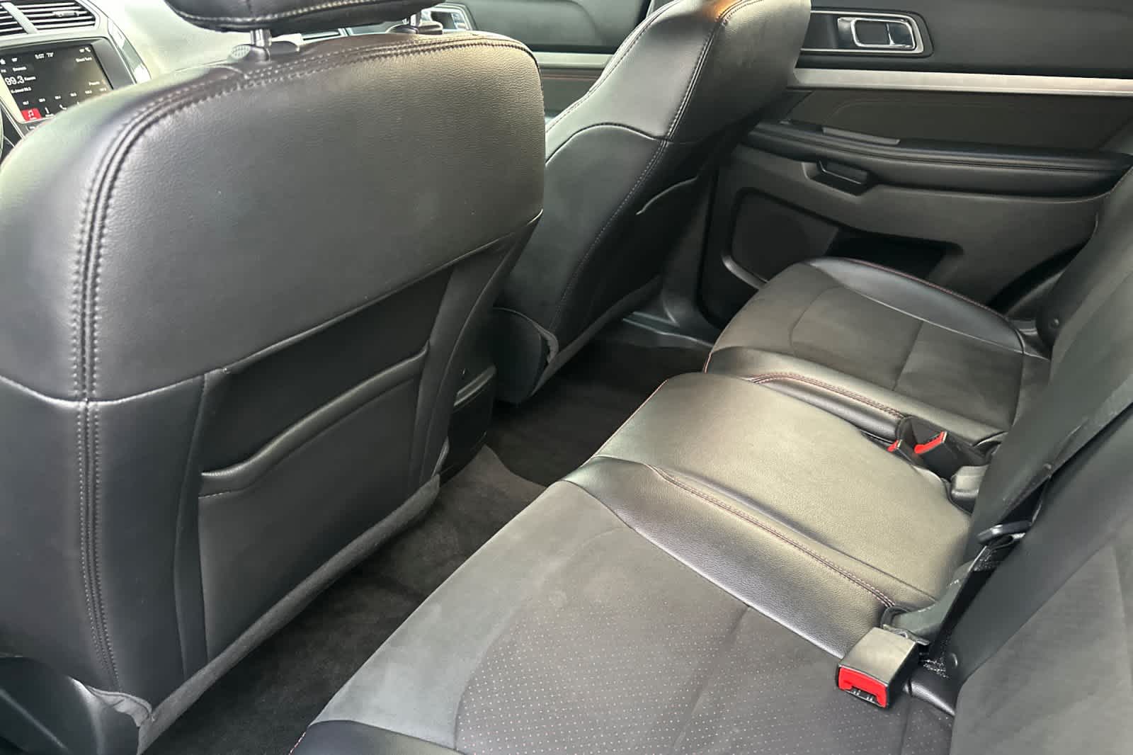 2018 Ford Explorer XLT photo 2