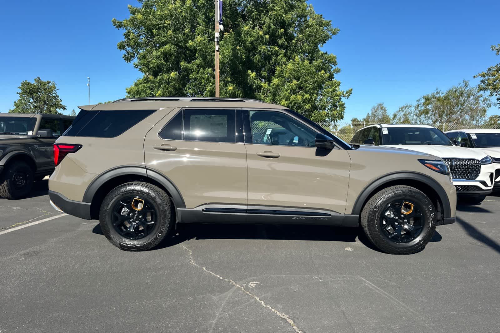 Thumbnail: 2026 Ford Explorer - 8