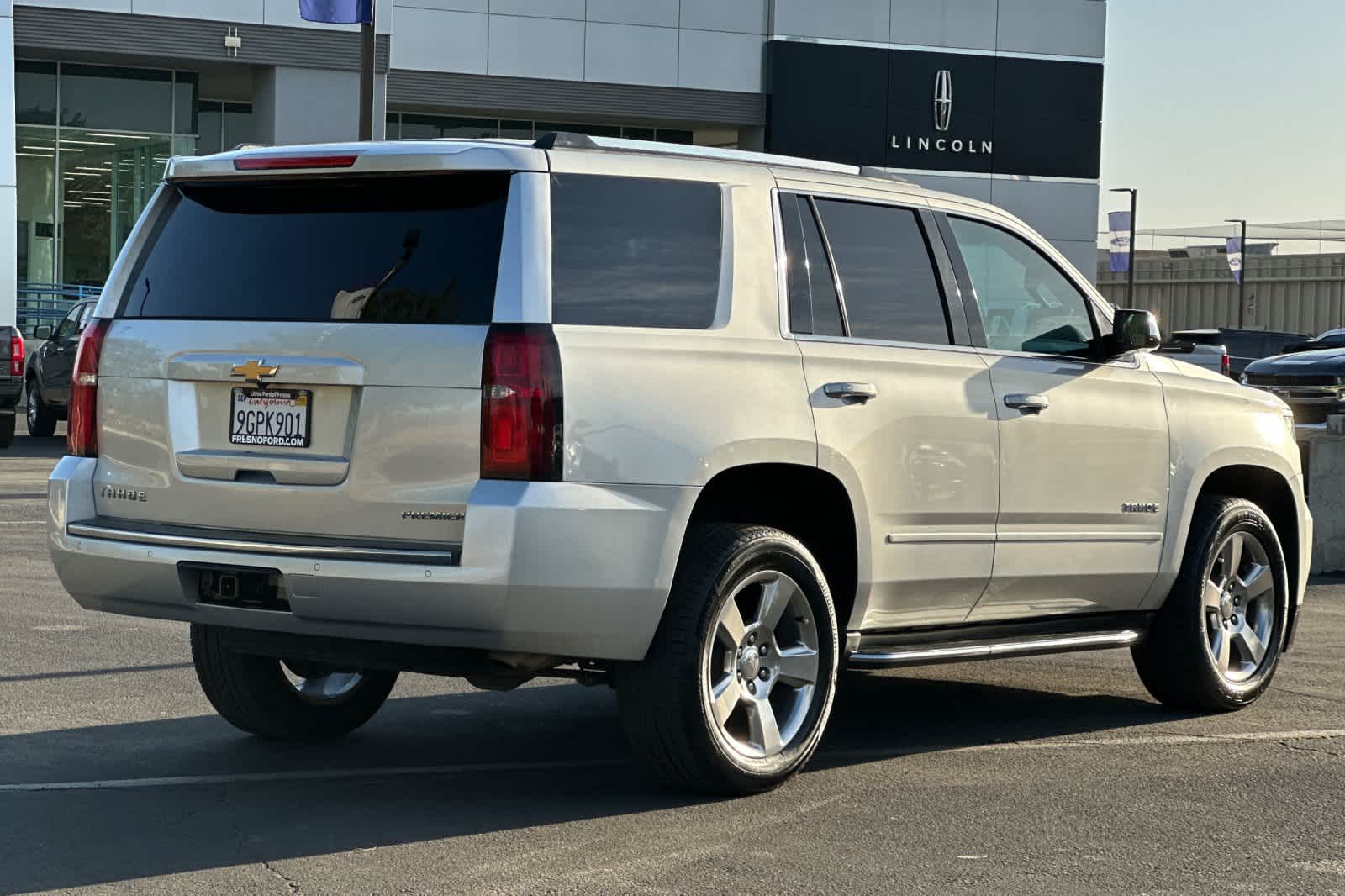 2020 Chevrolet Tahoe Premier photo 2