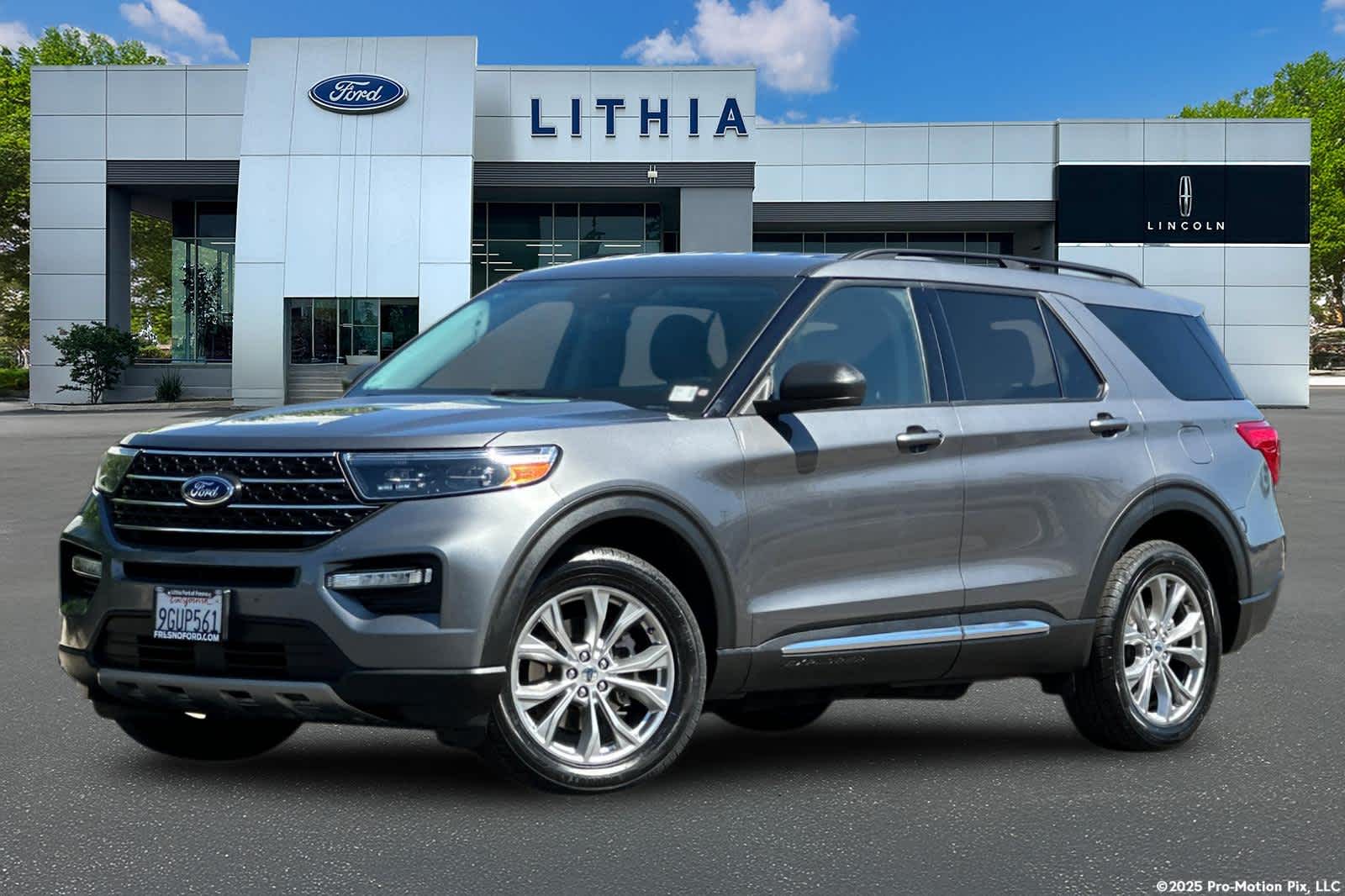 2023 Ford Explorer XLT 4WD's photo