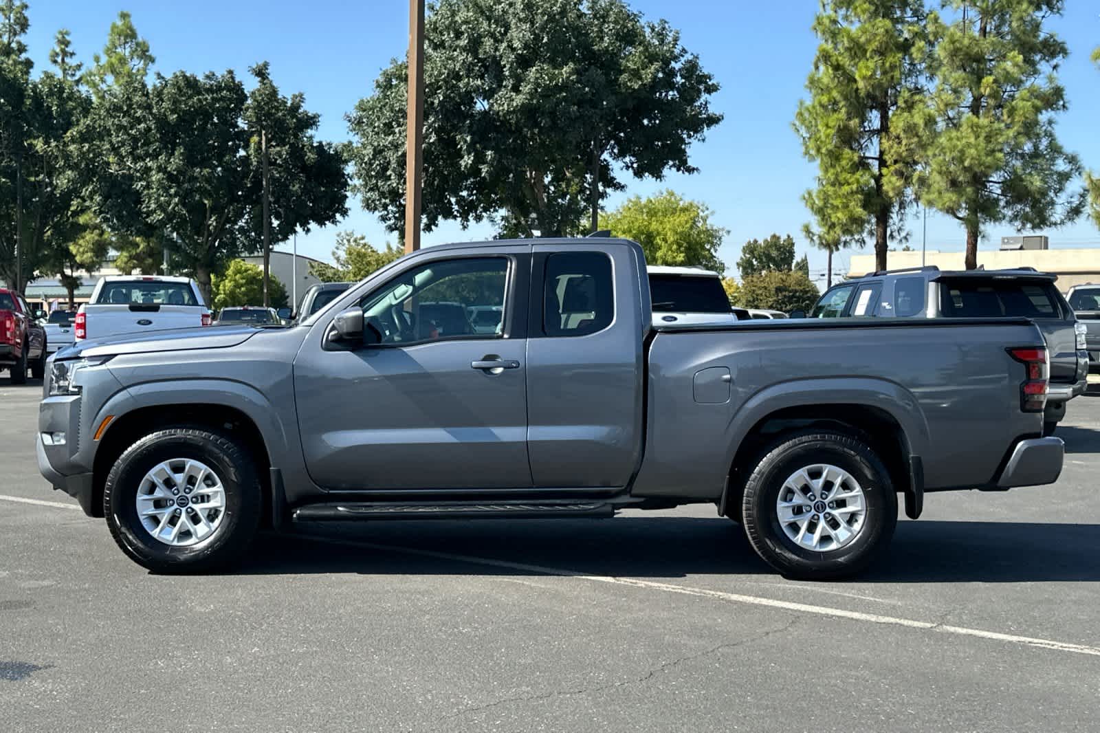 2024 Nissan Frontier SV photo 4