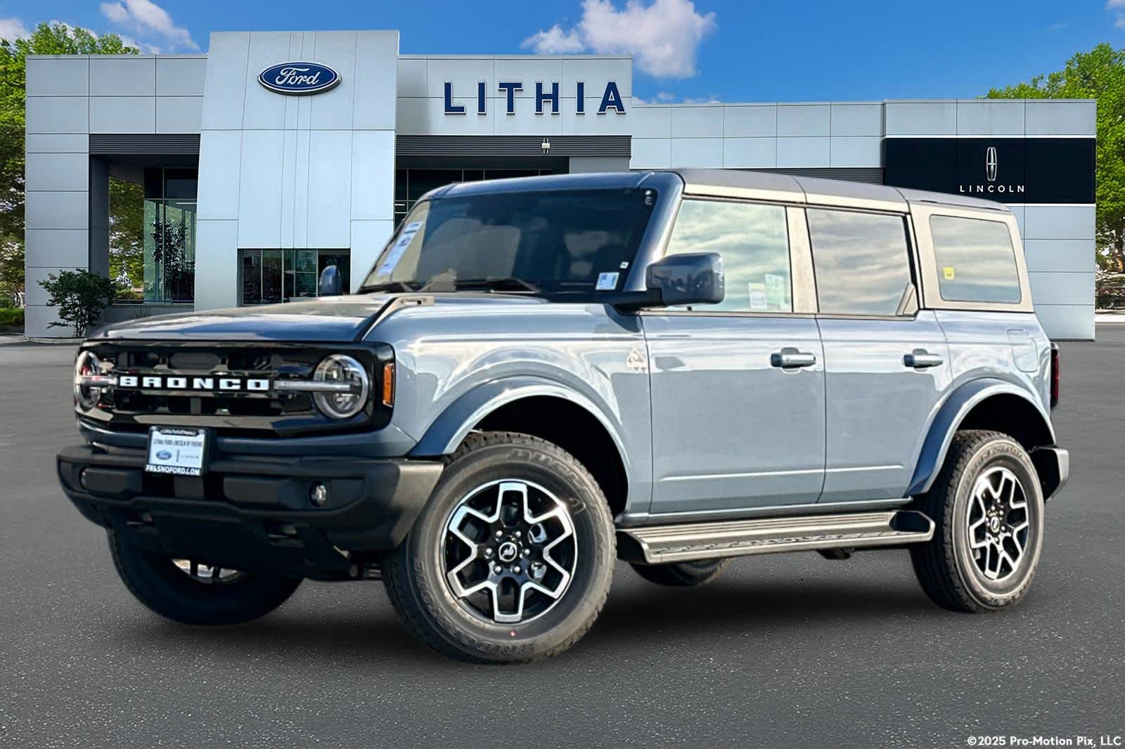 2025 Ford Bronco 4-Door Outer Banks's photo