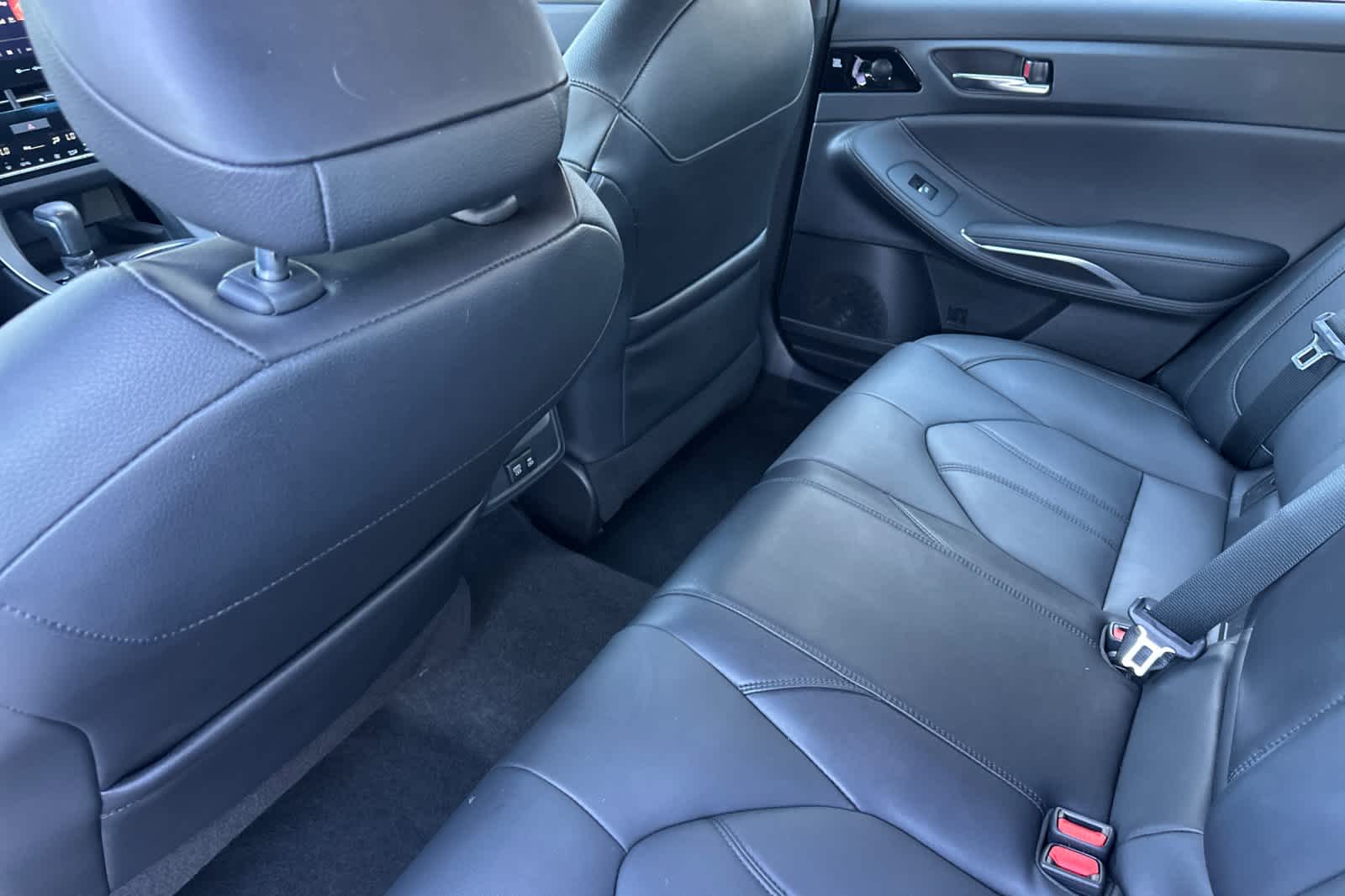 2021 Toyota Avalon Hybrid XLE photo 3