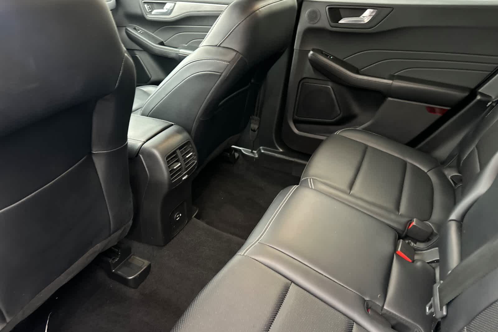 2021 Ford Escape Titanium photo 4