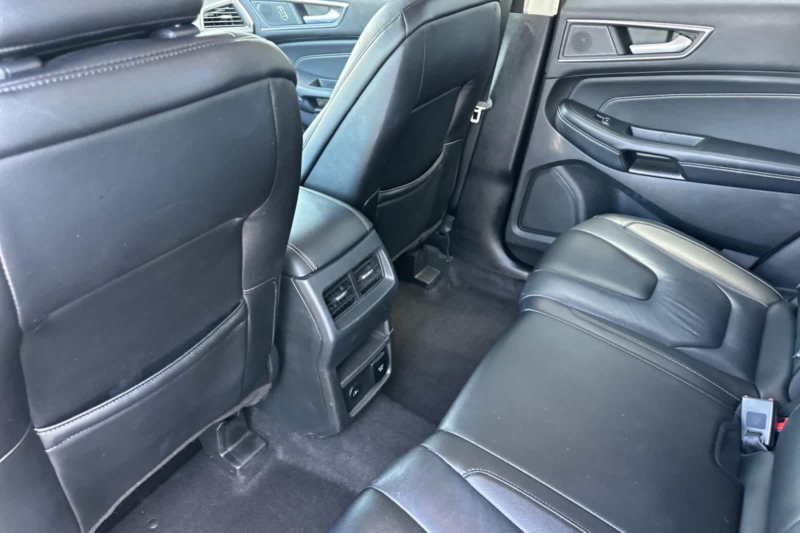 2022 Ford Edge Titanium photo 4
