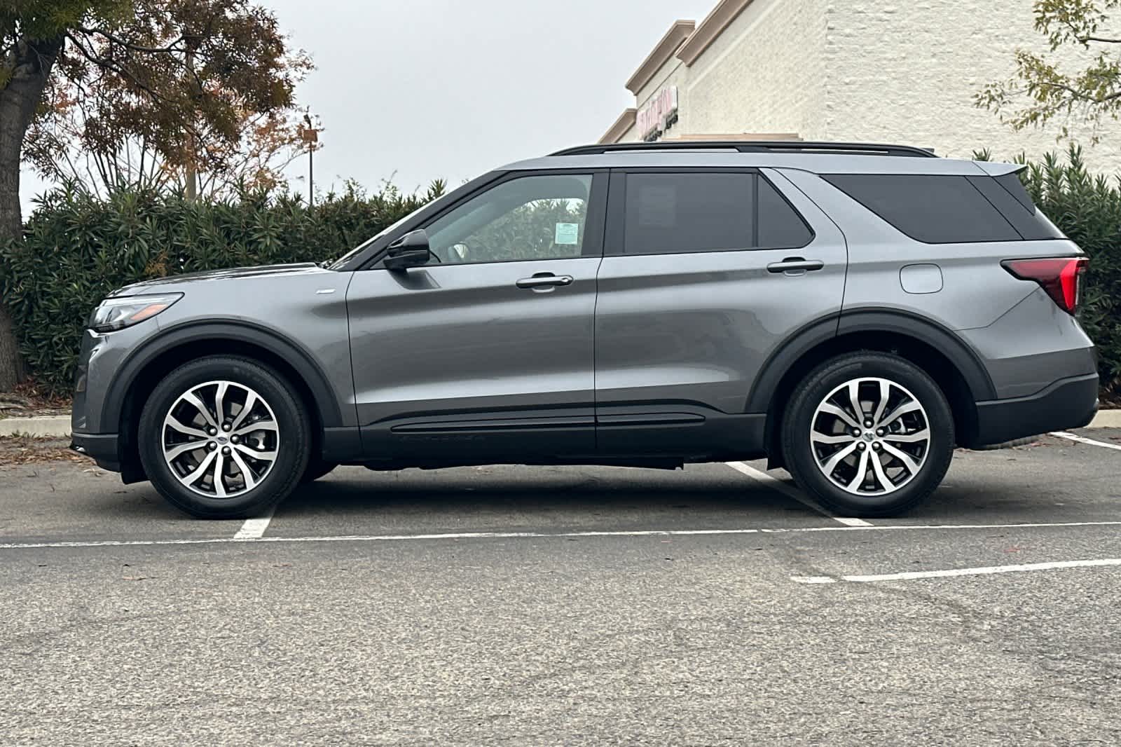 Thumbnail: 2026 Ford Explorer - 5