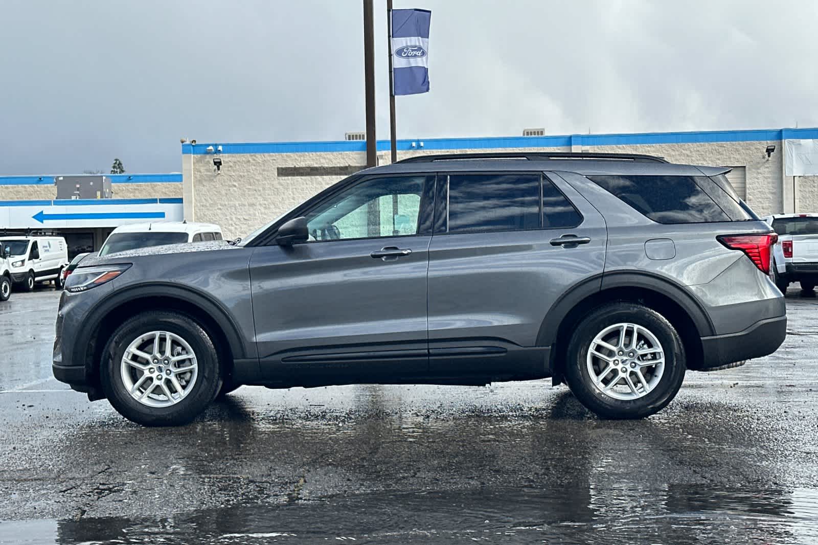 Thumbnail: 2026 Ford Explorer - 5