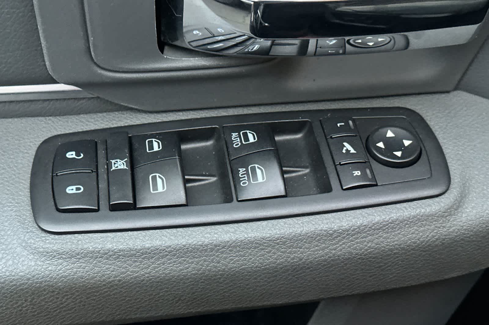 Thumbnail: 2019 RAM 1500 Classic - 13