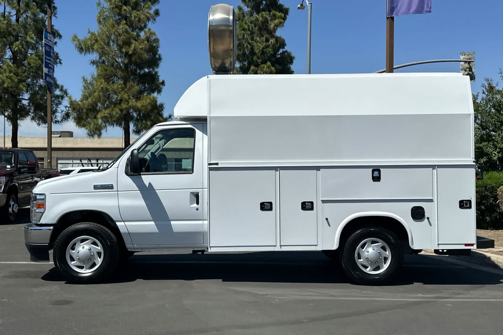 Thumbnail: 2026 Ford Econoline - 3