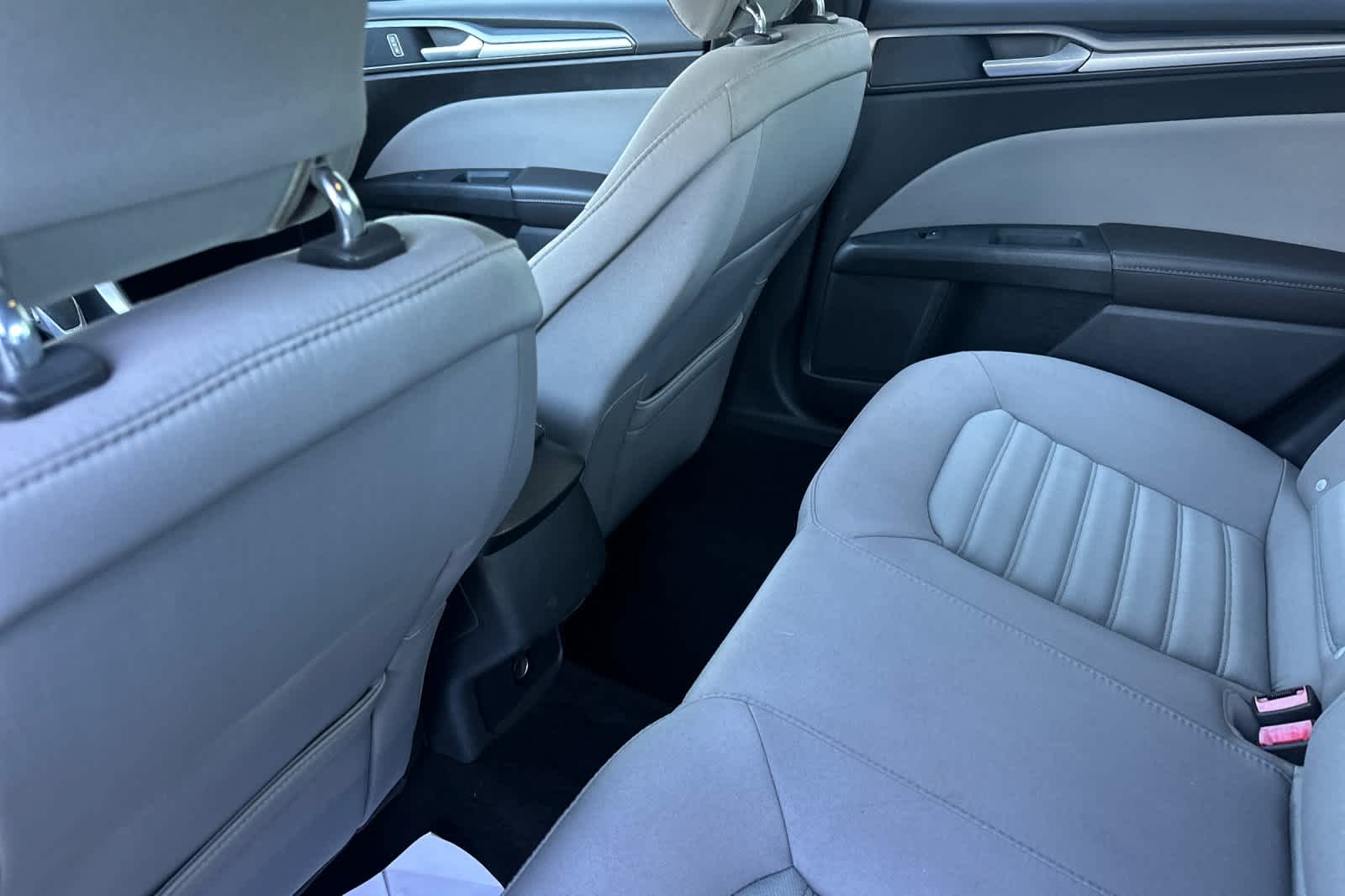 2013 Ford Fusion S photo 4