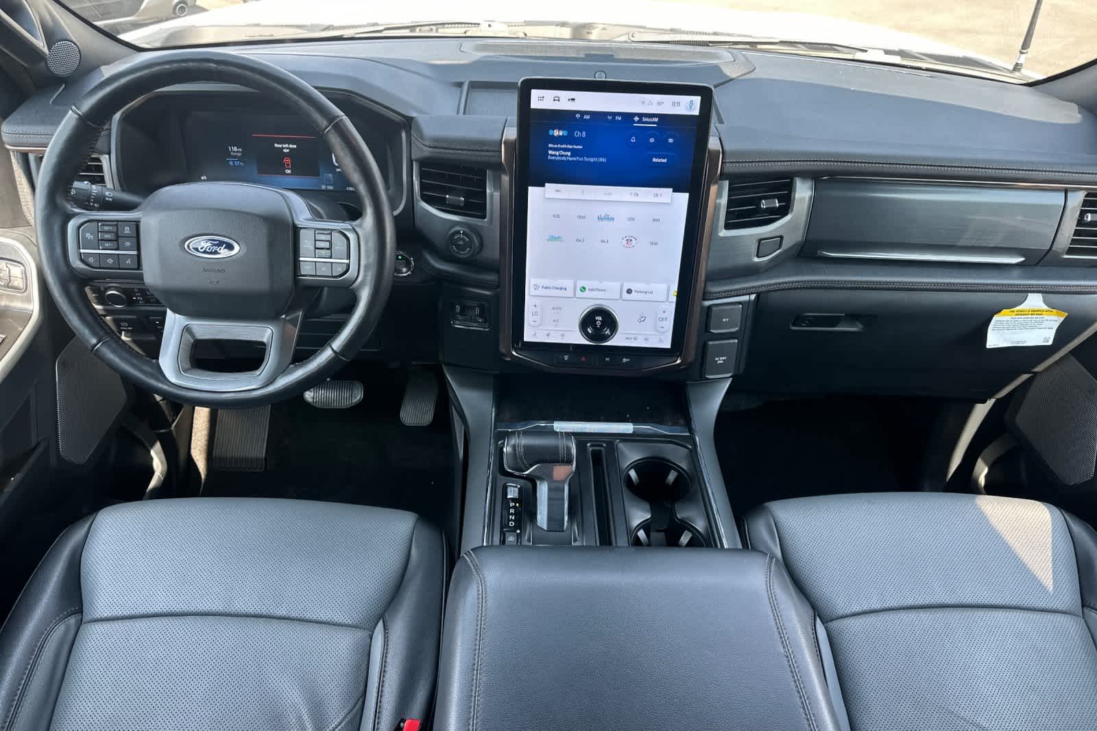 2022 Ford F-150 Lightning Lariat photo 3
