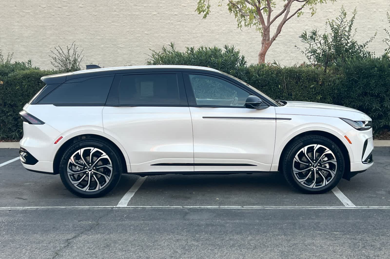 Thumbnail: 2026 Lincoln Nautilus - 8