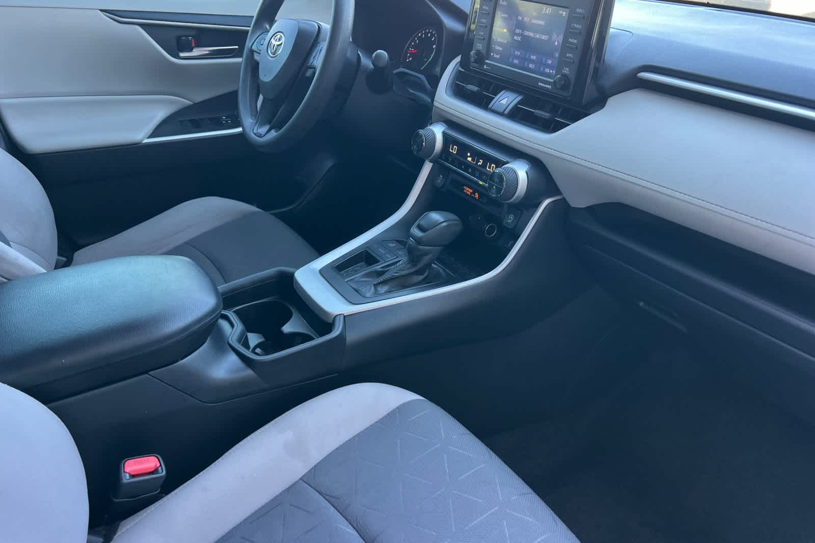 Thumbnail: 2020 Toyota RAV4 - 15