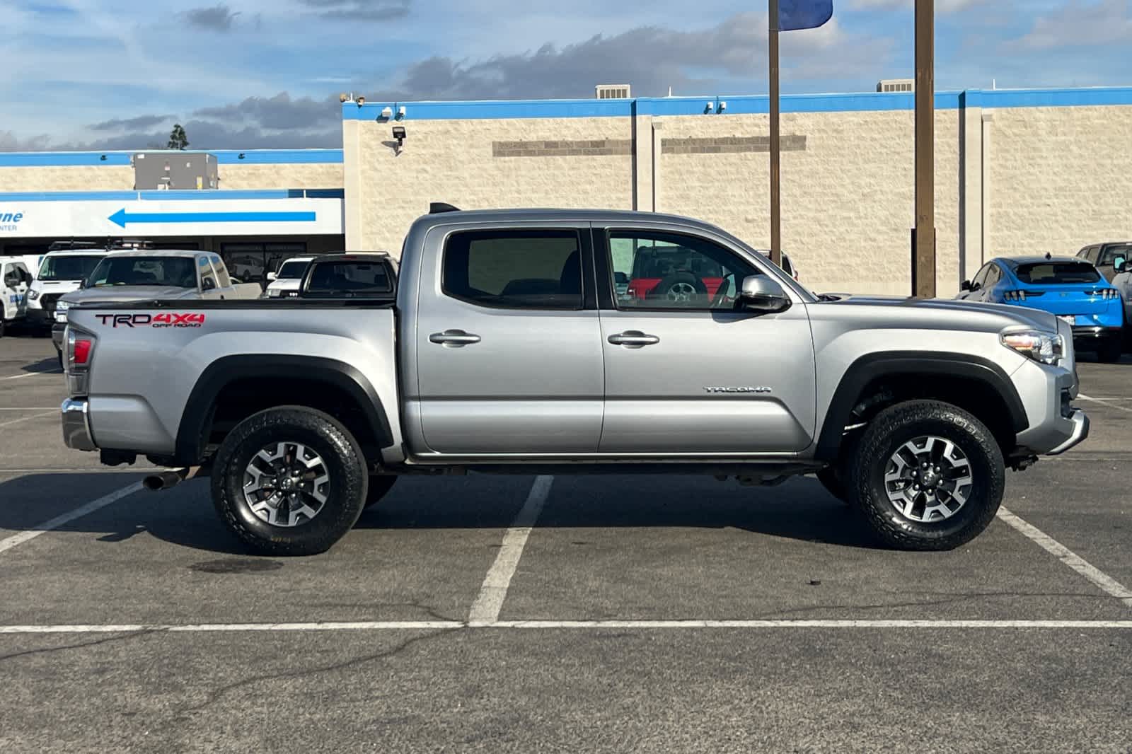 Thumbnail: 2020 Toyota Tacoma - 8