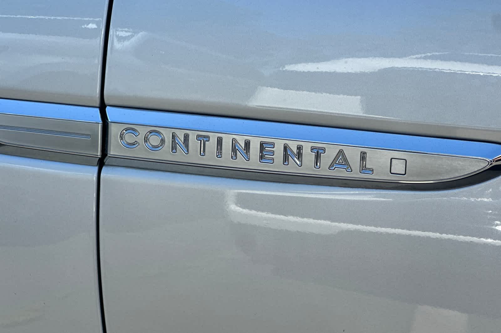 Thumbnail: 2018 Lincoln Continental - 28
