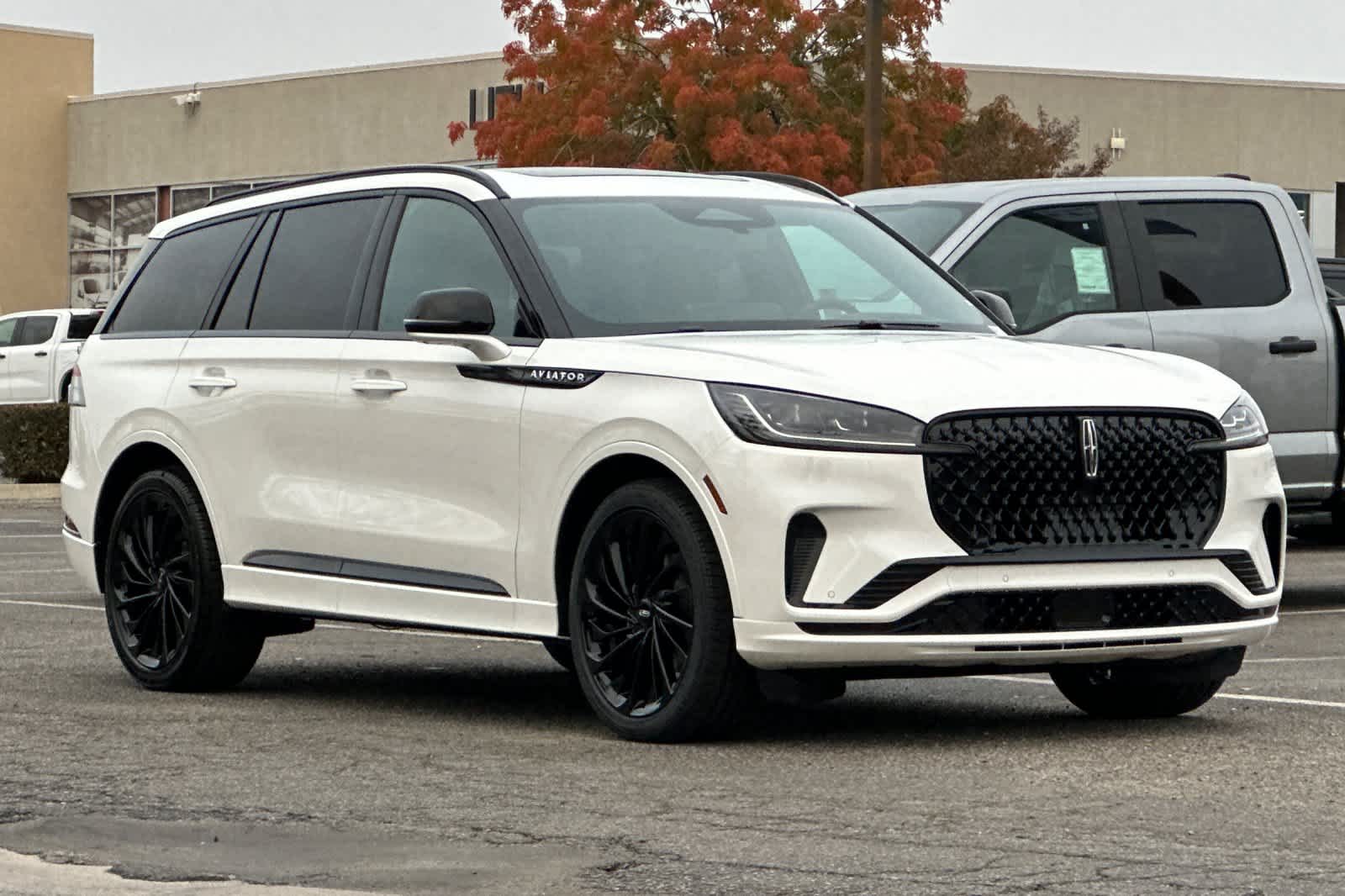 Thumbnail: 2026 Lincoln Aviator - 10