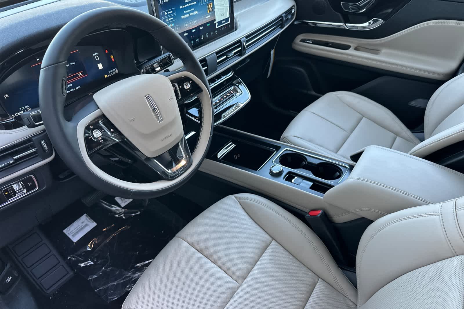 Thumbnail: 2025 Lincoln Corsair - 12