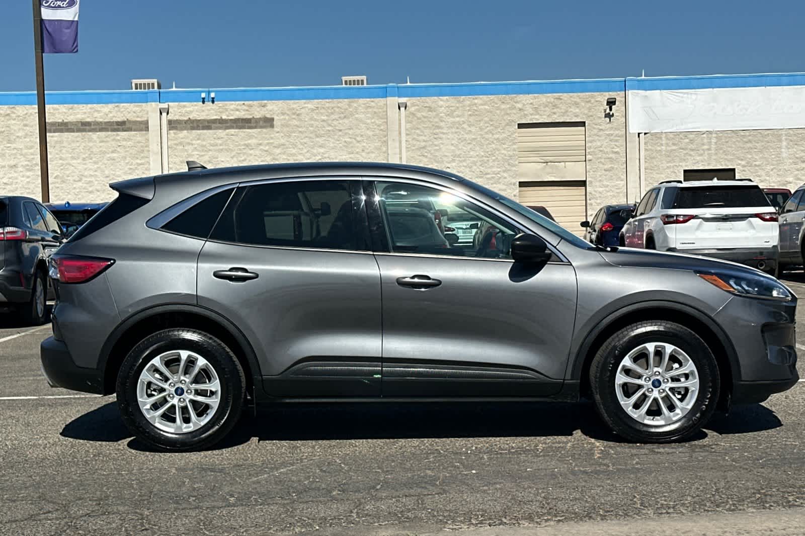 Thumbnail: 2022 Ford Escape - 9