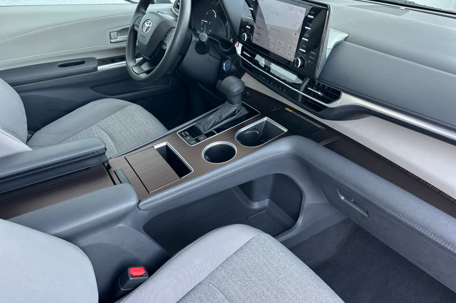 Thumbnail: 2024 Toyota Sienna - 18