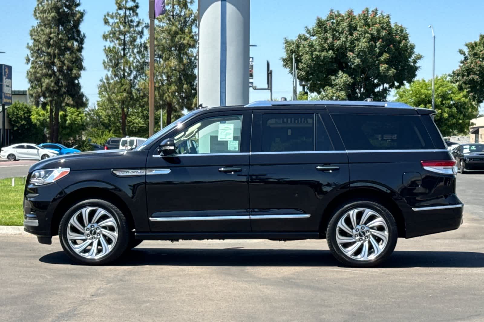 Thumbnail: 2024 Lincoln Navigator - 5