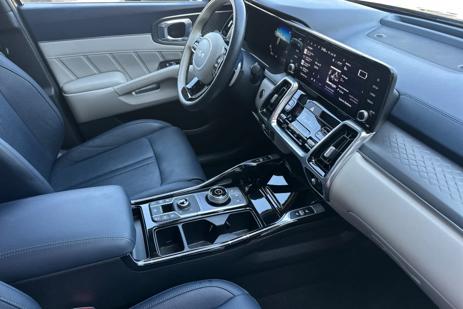Thumbnail: 2023 Kia Sorento - 15