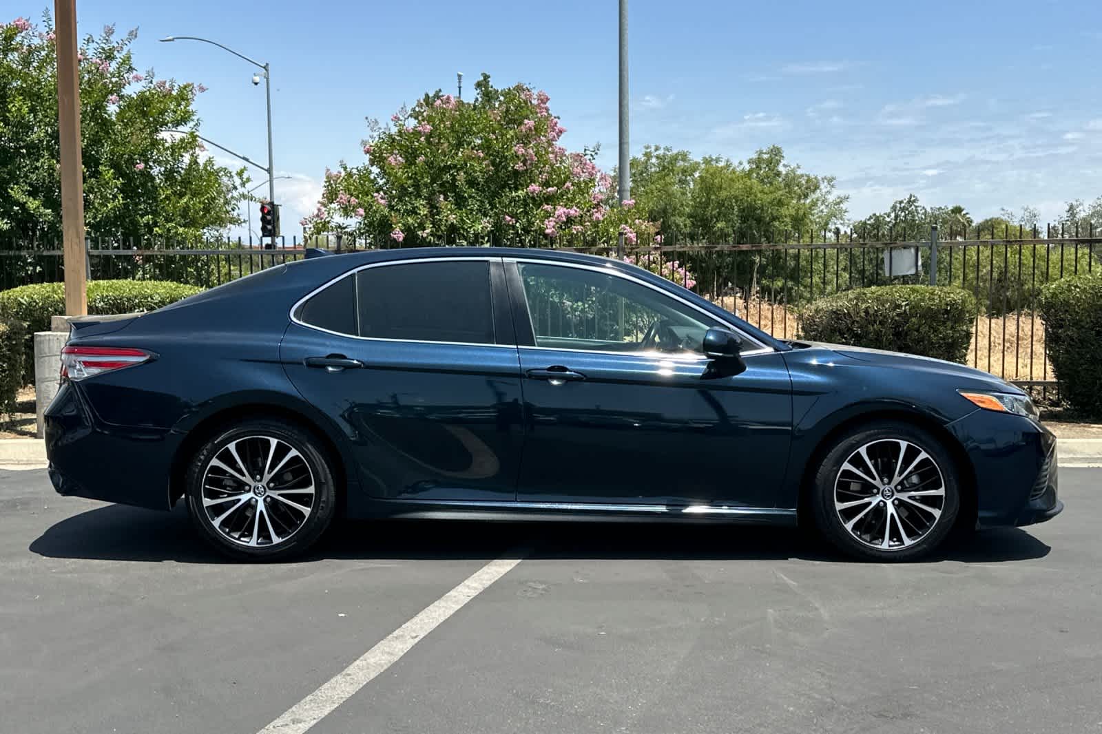 Thumbnail: 2019 Toyota Camry - 9