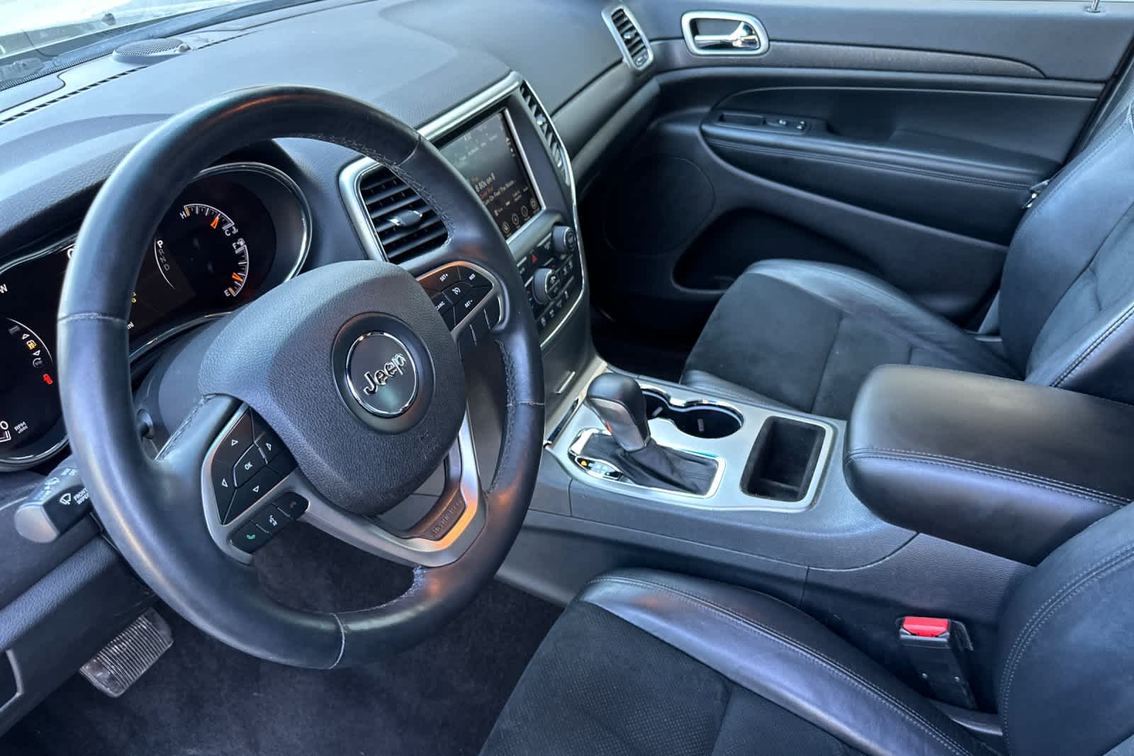 Thumbnail: 2018 Jeep Grand Cherokee - 12