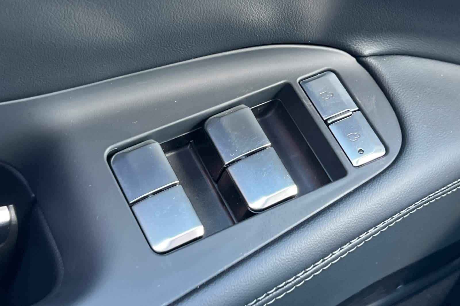 Thumbnail: 2026 Lincoln Navigator L - 14
