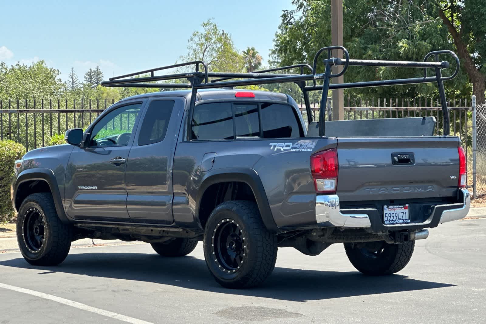 Thumbnail: 2016 Toyota Tacoma - 6