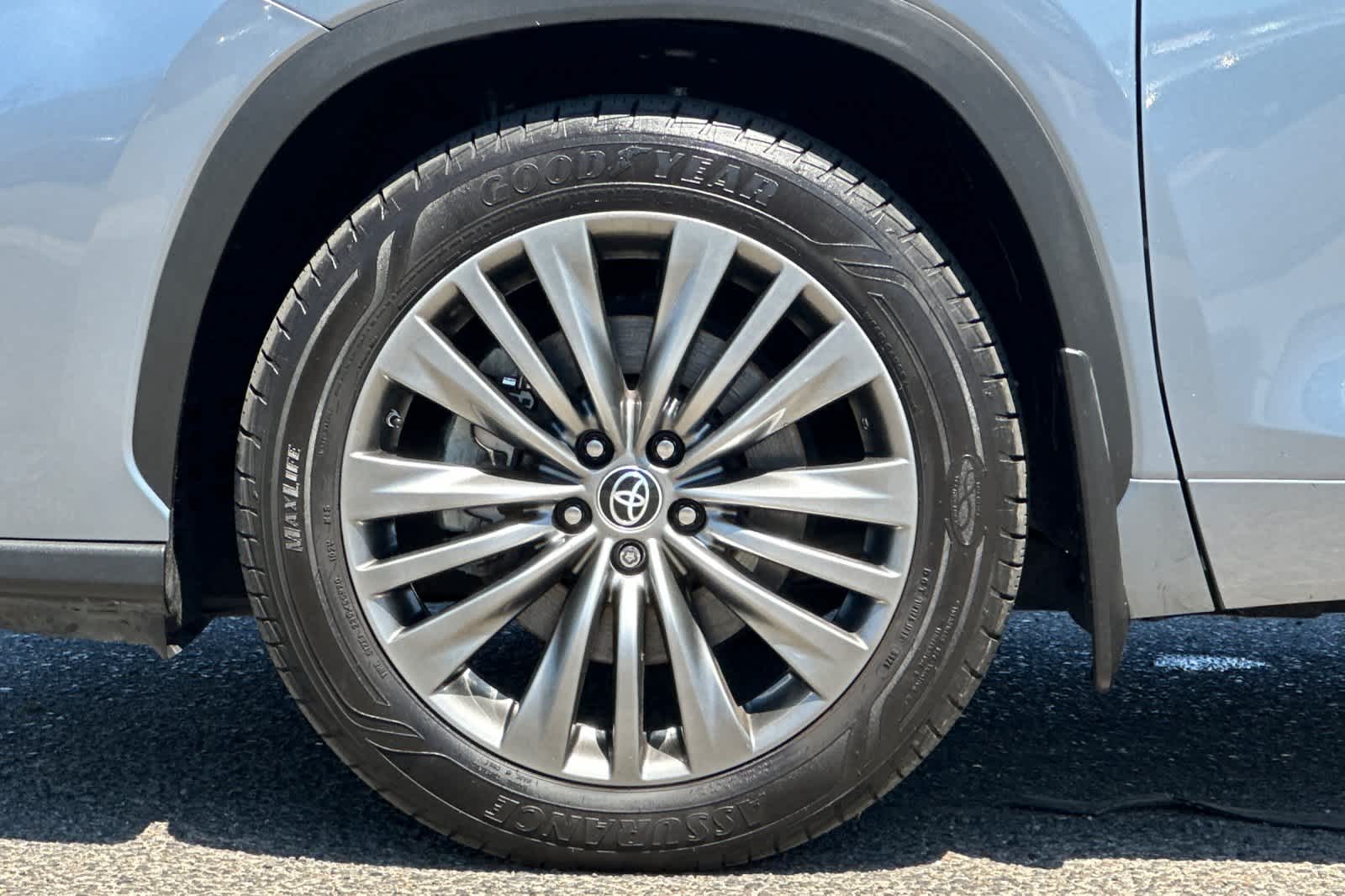 Thumbnail: 2022 Toyota Highlander - 26
