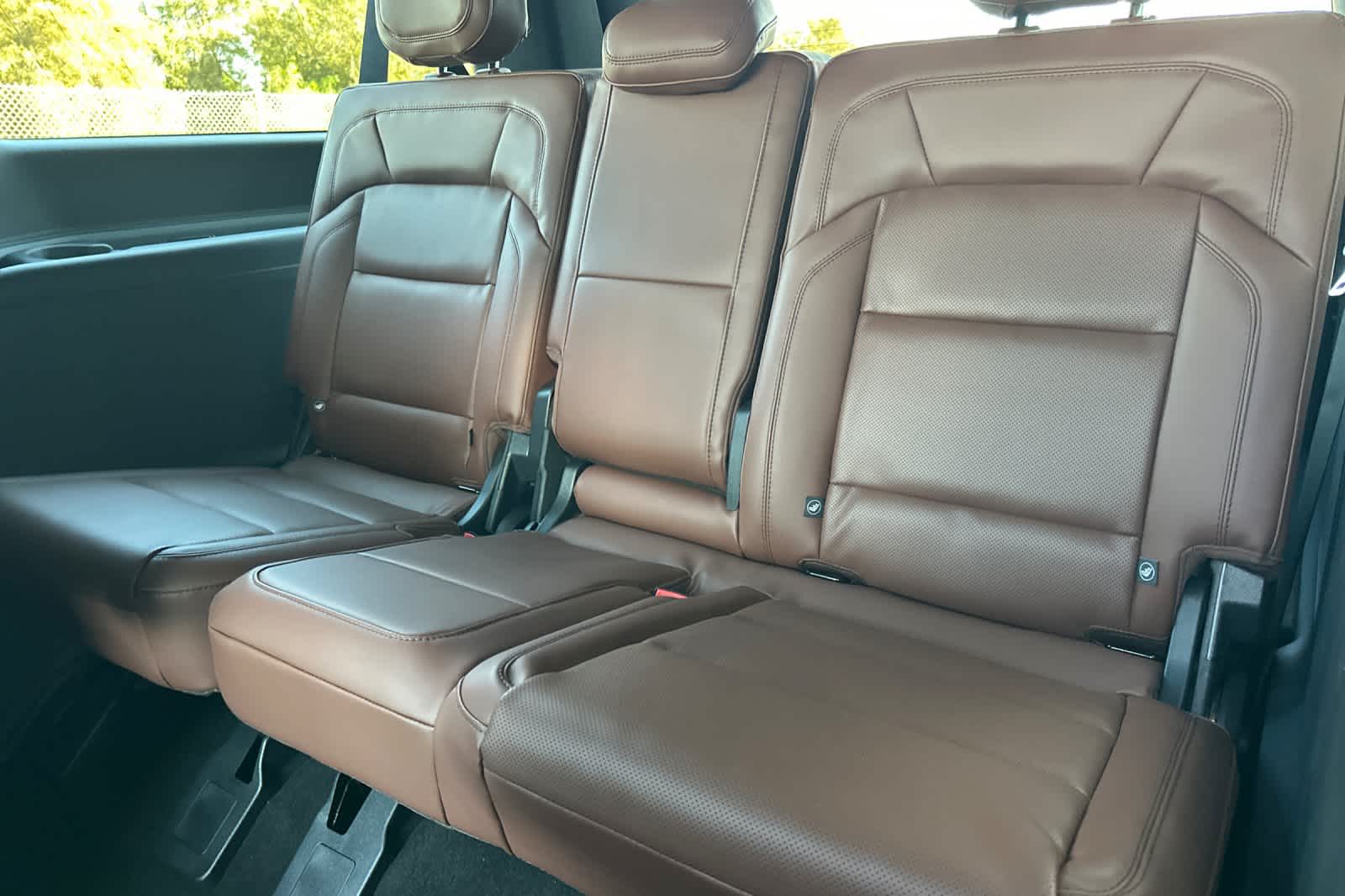 Thumbnail: 2026 Lincoln Navigator L - 16