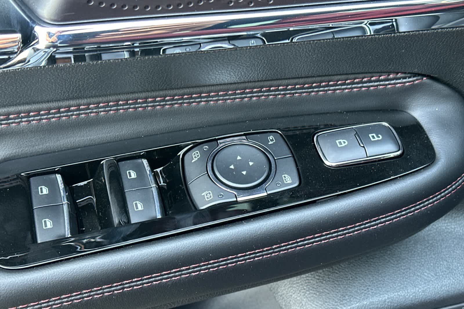 Thumbnail: 2025 Lincoln Corsair - 14