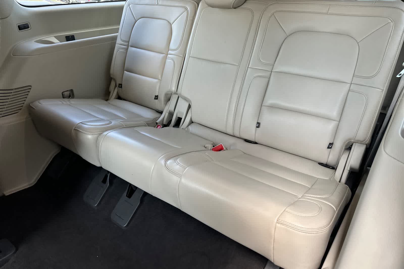 Thumbnail: 2019 Lincoln Navigator L - 15