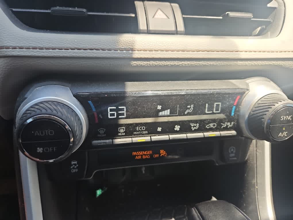 Thumbnail: 2021 Toyota RAV4 - 17