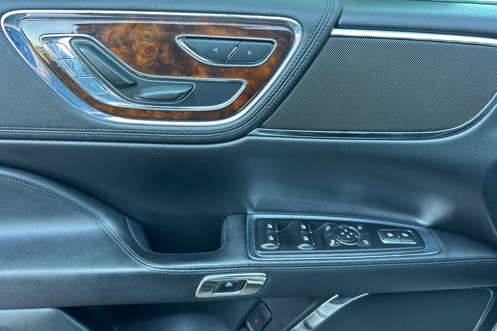 Thumbnail: 2018 Lincoln Continental - 13