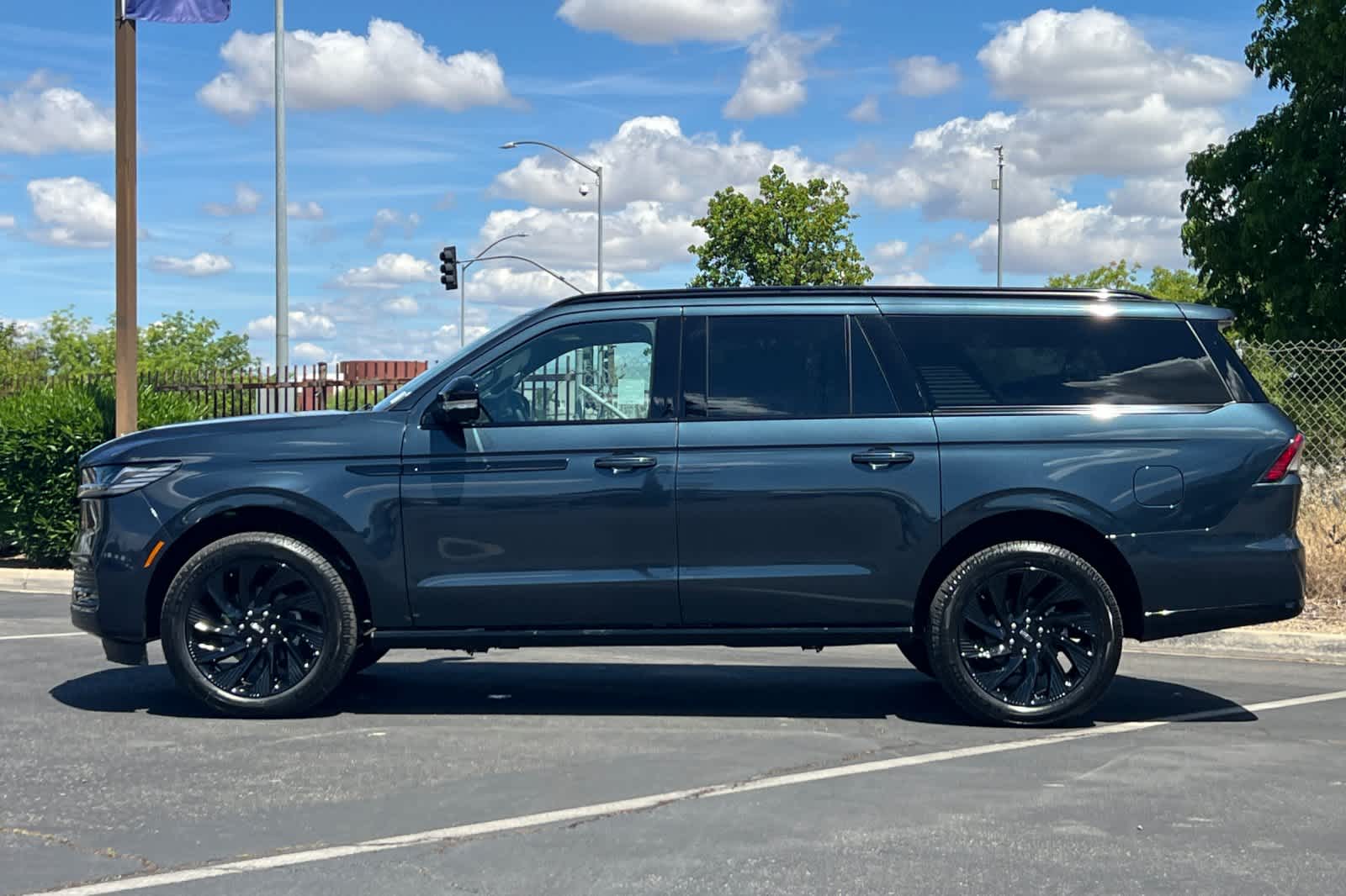 Thumbnail: 2026 Lincoln Navigator L - 5