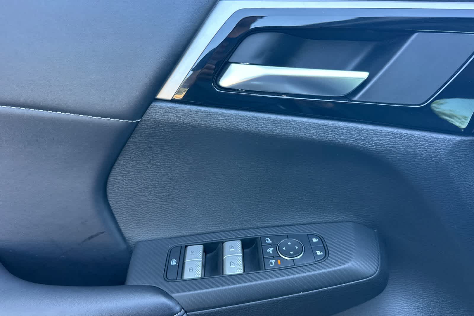 Thumbnail: 2023 Mitsubishi Outlander - 12