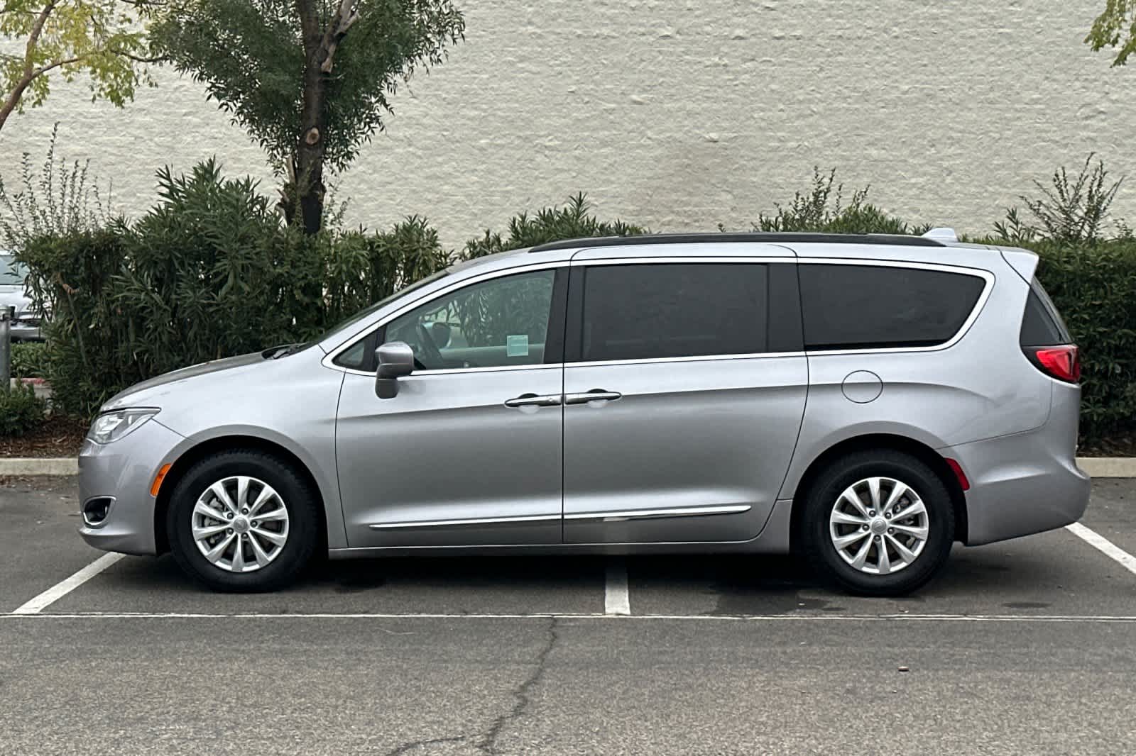 Thumbnail: 2017 Chrysler Pacifica - 5