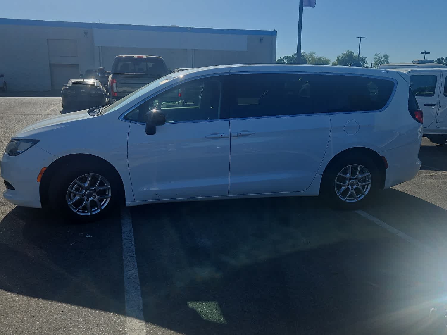 Thumbnail: 2024 Chrysler Voyager - 5
