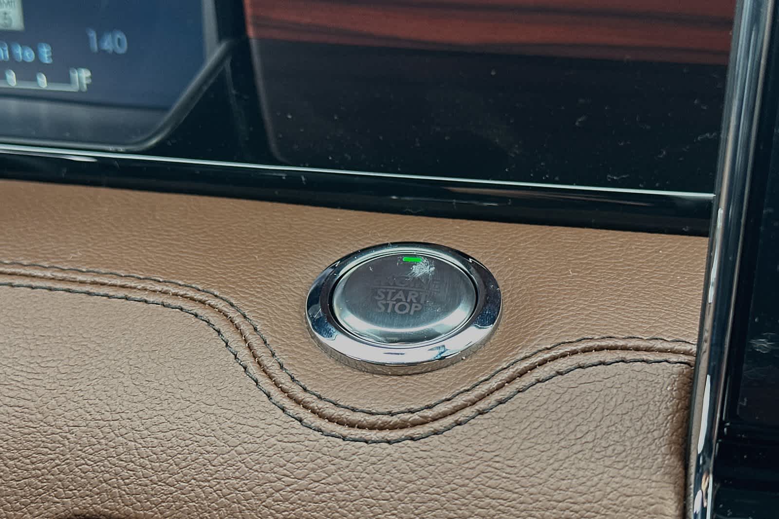 Thumbnail: 2024 Lincoln Navigator L - 25